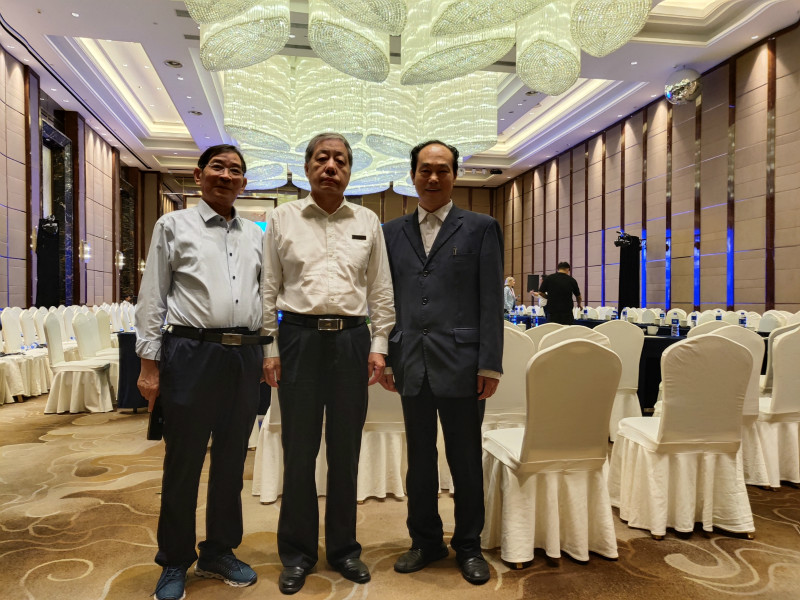 湖南奔驥環保能源科技有限責任公司,環保設備設計,垃圾處理設備,廢輪胎處理設備  湖南奔驥環保能源科技有限責任公司,環保設備設計,垃圾處理設備,廢輪胎處理設備