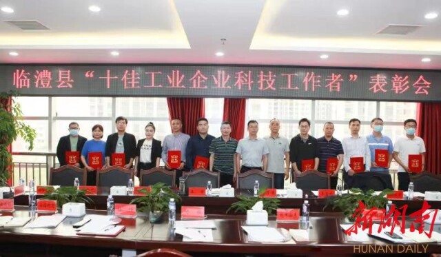 湖南奔驥環(huán)保能源科技有限責(zé)任公司,環(huán)保設(shè)備設(shè)計(jì),垃圾處理設(shè)備,廢輪胎處理設(shè)備  湖南奔驥環(huán)保能源科技有限責(zé)任公司,環(huán)保設(shè)備設(shè)計(jì),垃圾處理設(shè)備,廢輪胎處理設(shè)備